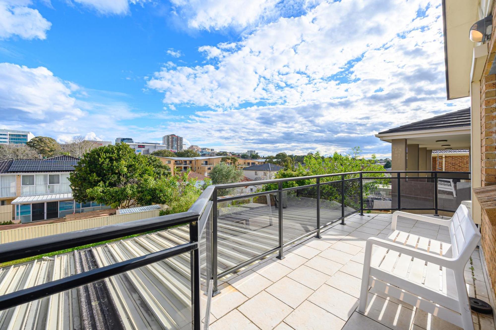 Hurstville Centre 2-Level Large House Sidney Dış mekan fotoğraf